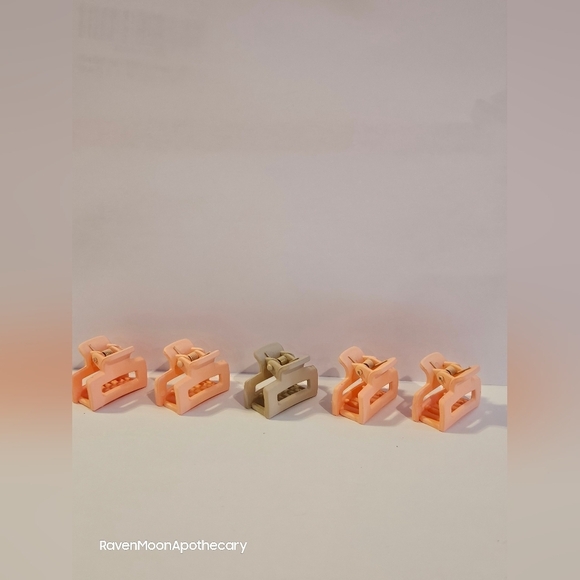 3/15$ Bundle Deal  New Five Mini Hair clips - Picture 1 of 4